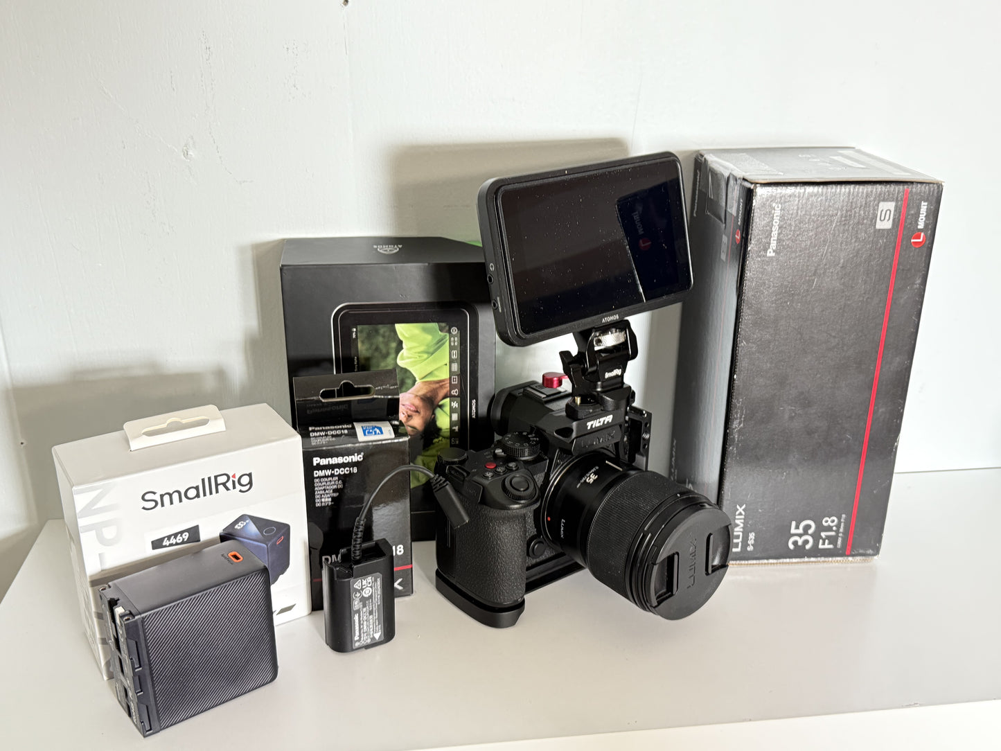 Panasonic Lumix S5iiX + Lumix 35mm F/1.8 L-Mount + Atomos Shinobi ii + NPF Usb-C