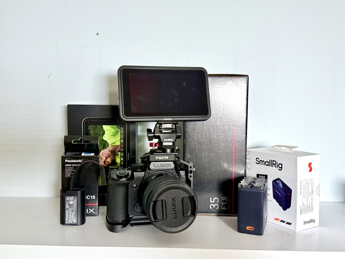 Panasonic Lumix S5iiX + Lumix 35mm F/1.8 L-Mount + Atomos Shinobi ii + NPF Usb-C