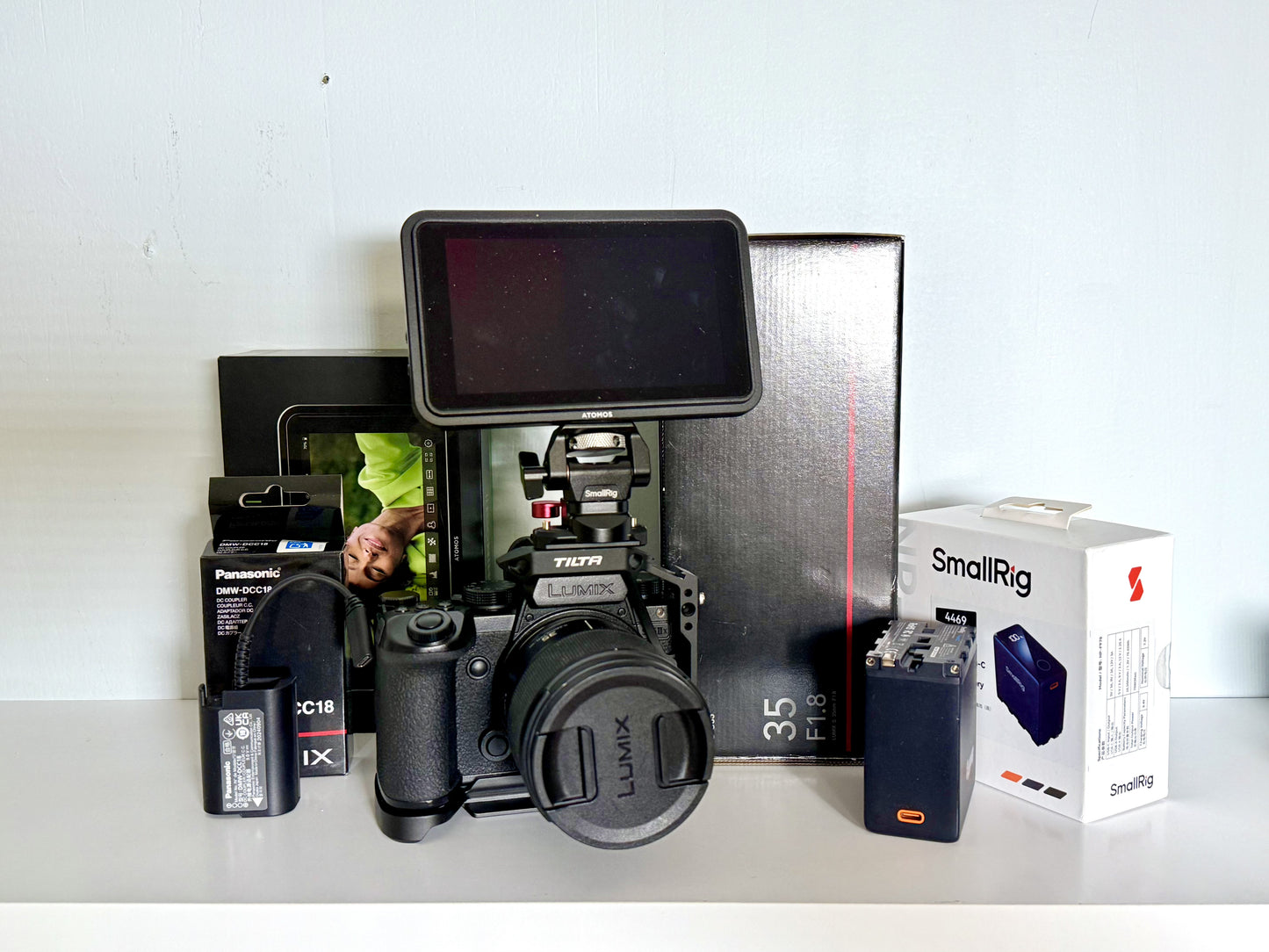 Panasonic Lumix S5iiX + Lumix 35mm F/1.8 L-Mount + Atomos Shinobi ii + NPF Usb-C