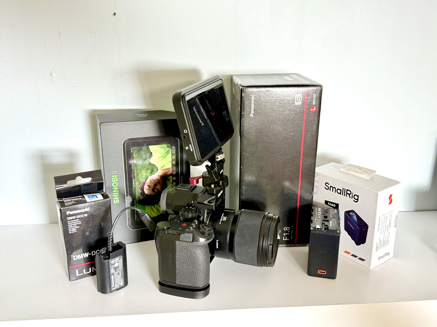 Panasonic Lumix S5iiX + Lumix 35mm F/1.8 L-Mount + Atomos Shinobi ii + NPF Usb-C