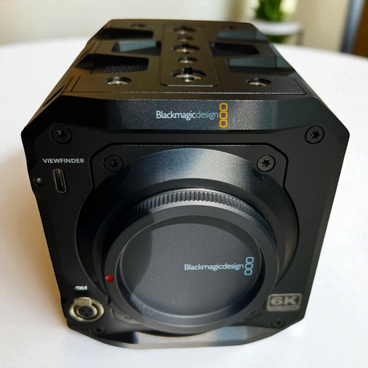 PYXIS MEGA KIT | Blackmagic Design PYXIS 6K Cinema Camera, L-Mount + Sigma 24-70mm F2.8 L-Mount + 3TB CF-Express B Angel Bird,