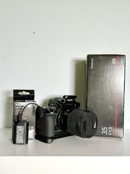 Panasonic Lumix S5iiX + Lumix 35mm F/1.8 L-Mount + Atomos Shinobi ii + NPF Usb-C