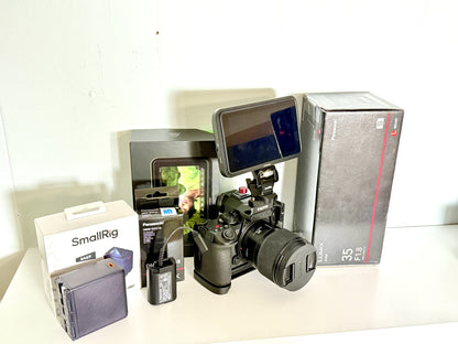 Panasonic Lumix S5iiX + Lumix 35mm F/1.8 L-Mount + Atomos Shinobi ii + NPF Usb-C