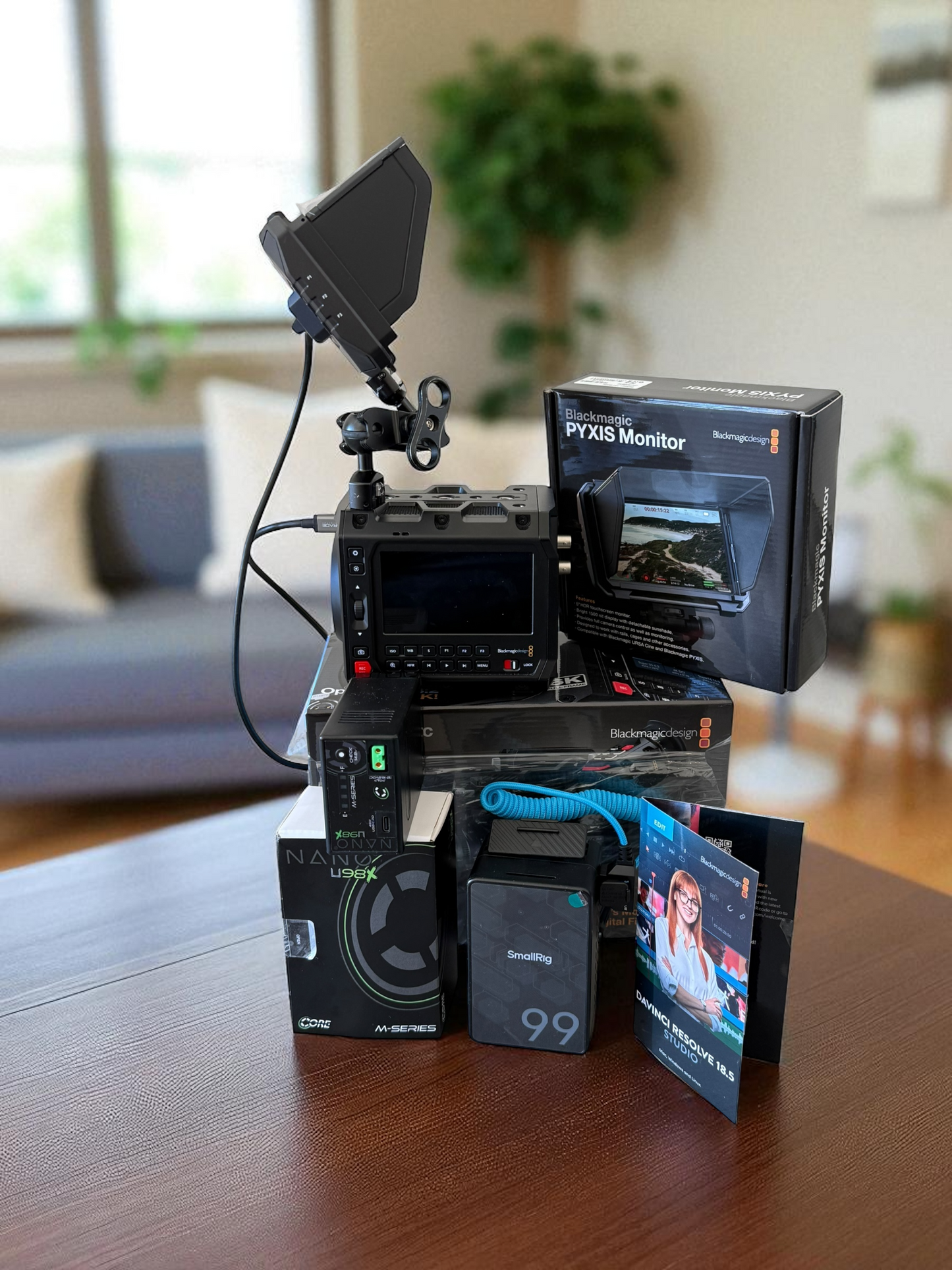 Blackmagic Pyxis 6K L-Mount STARTER KIT + Monitor